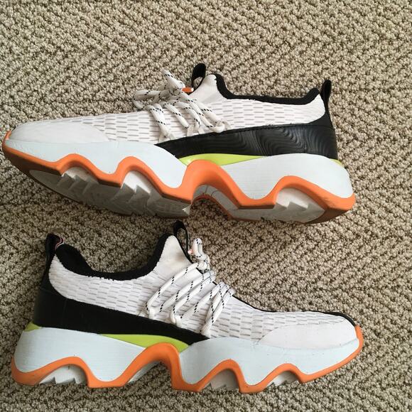 Nearly New Sorel Kinetic Impact II Lace Sneaker - Women's 8.5 - Picture 2 of 12